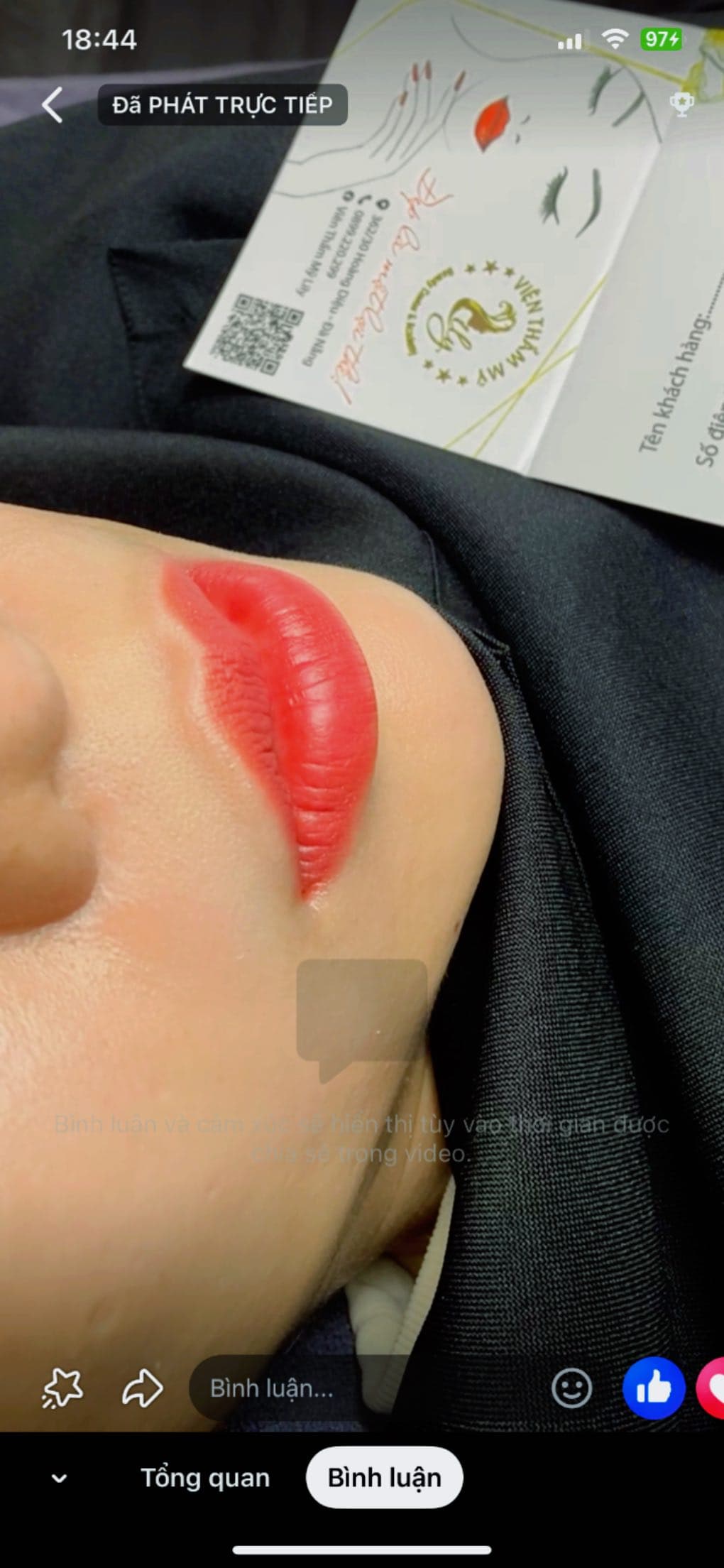 mỗi môi của học viên tốt nghiệp sau khi bong